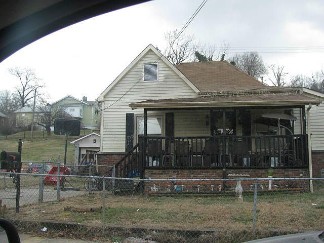 1st image of 212 NE Oglewood Ave