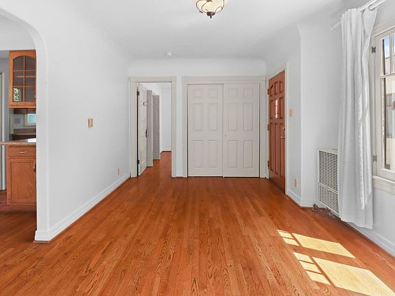 5th image of 1111-1115 Douglas St