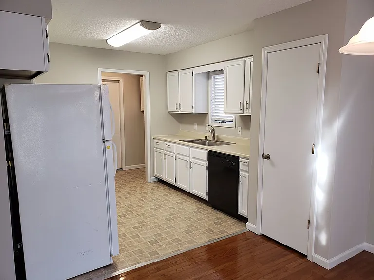 1432 S Arcadia Ave — Photo 4