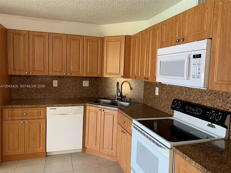 6745 SW 132nd Ave #206 — Photo 5