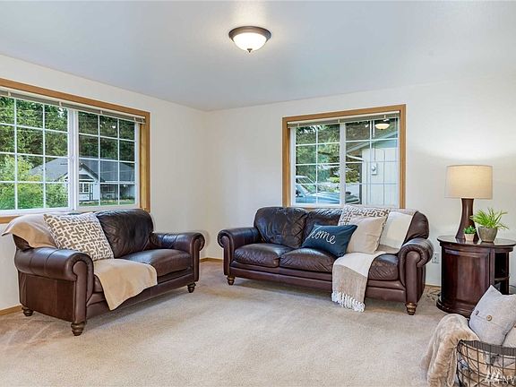 4th image of 3328 159th Pl NW