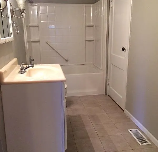 2924 Harrison Ave — Photo 6