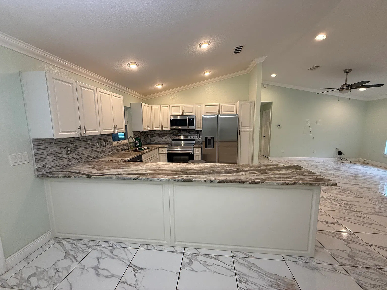 3 bed, 1428 sqft, $2,000 — Photo 3