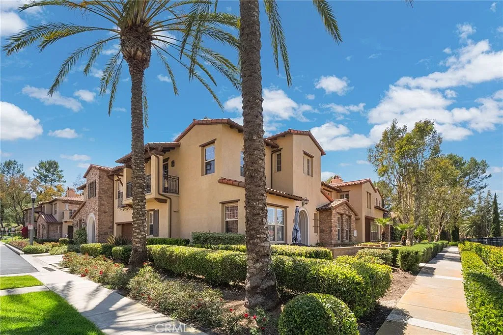 3 bed, 2.5 bath, 2089 sqft, $7,500 — Photo 1