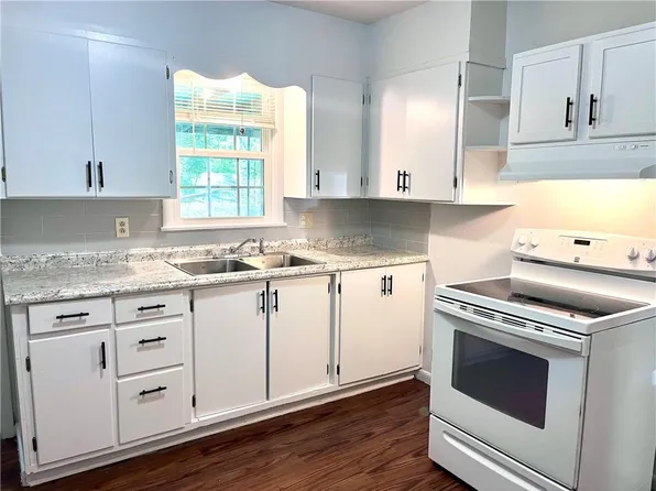 1538 N Cedar St, Nevada, MO 64772