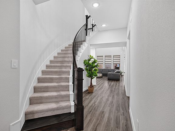 5th image of 2717 Buckthorn Rd