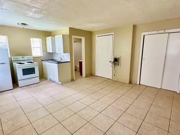 1045 Velma St, Jacksonville, FL 32205