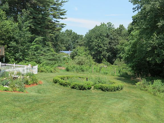 3rd image of 2 Bradford Dr