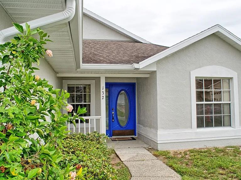 132 Azalea Dr — Photo 2