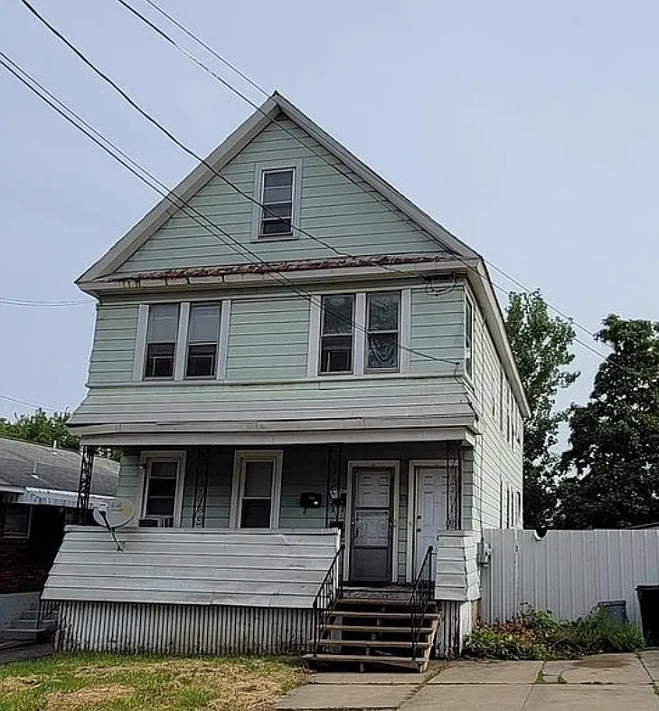3 bed, $1,600 — Photo 1