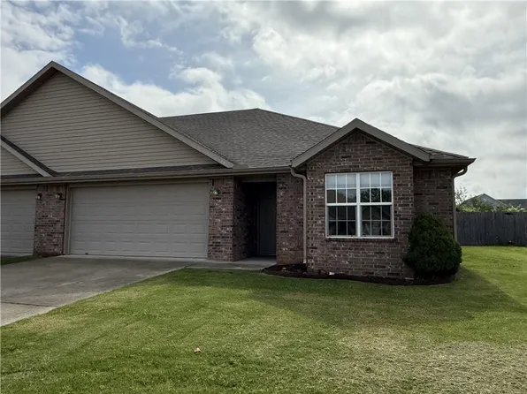 213 Foxglove St, Centerton, AR 72719