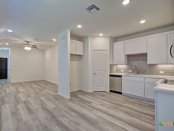 3rd image of 867 Farmhouse Trl