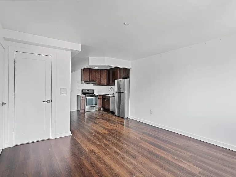 864 Willoughby Ave #4B — Photo 2