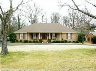 3220 Nottingham Rd, Winston Salem, NC 27104