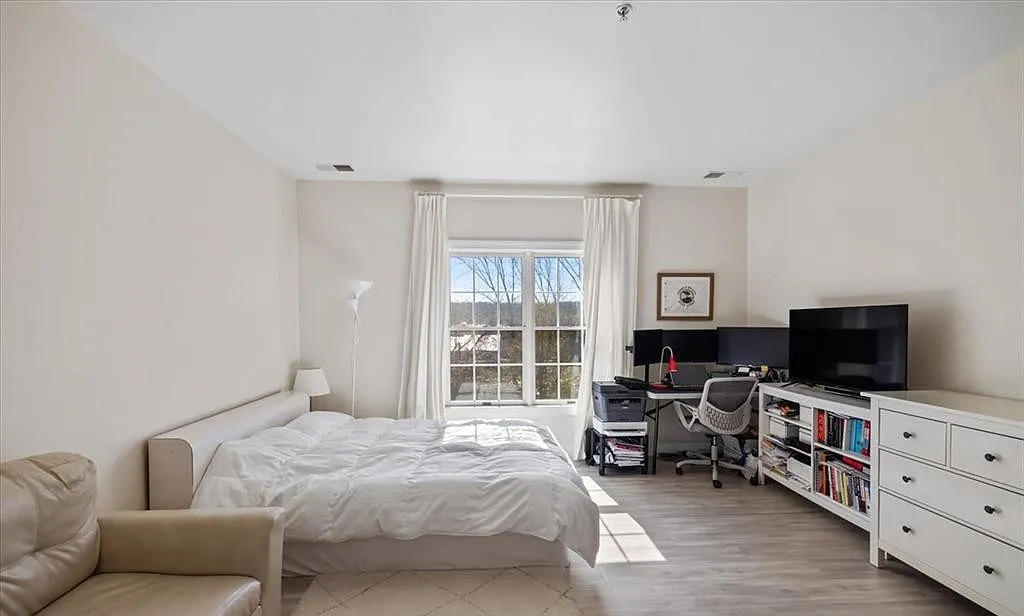 2 bed, $3,100 — Photo 2