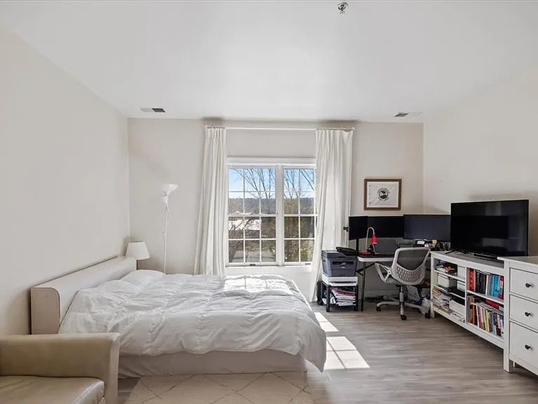 3204 Windsor Park Ct #204 — Photo 2