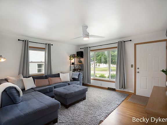 4th image of 1846 Herrick Ave NE