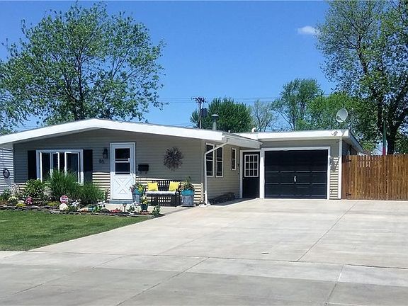 3rd image of 85 Riverdale Dr