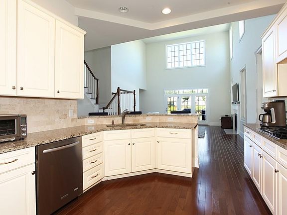 5th image of 35 Sherwood Dr #172