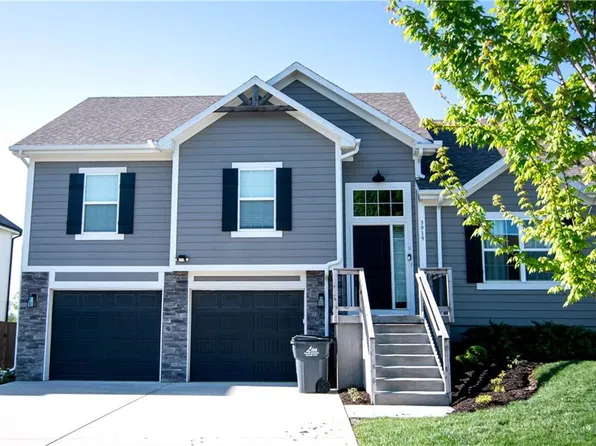 3919 SE Valley Forge Dr, Blue Springs, MO 64014