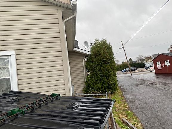 Exterior Neighborhood (street photo)