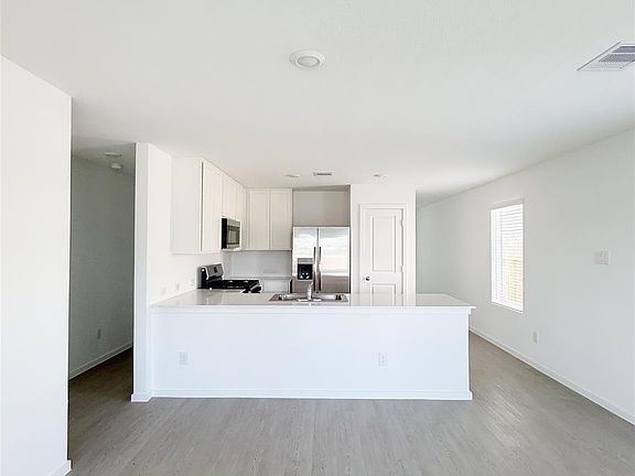 4th image of 14704 S Ascot Bend Cir