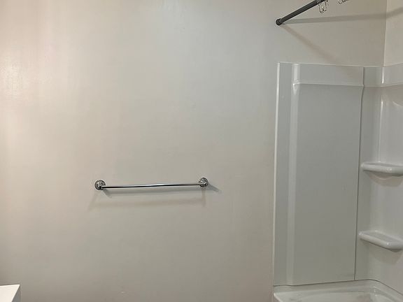 4th image of 606R E McConnel Ave #1