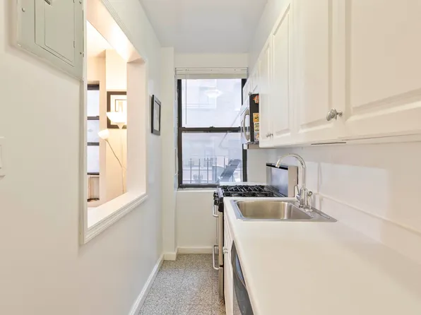 142 East 49th Street image 3 of 7