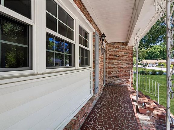 3rd image of 1667 Neptune Dr