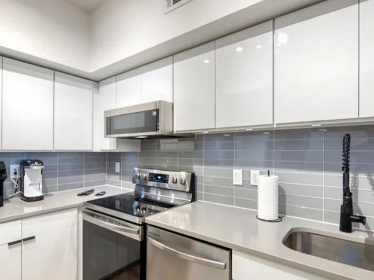 2402 W Azeele St — Photo 10