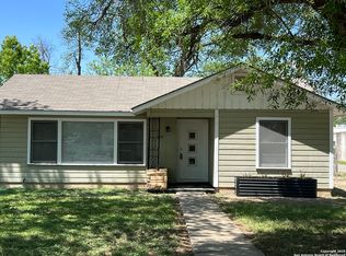 118 W Garden St, Uvalde, TX 78801