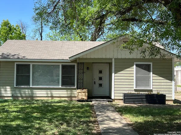 118 W Garden St, Uvalde, TX 78801