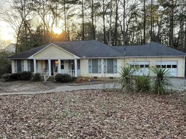 825 E St S, Talladega, AL 35160