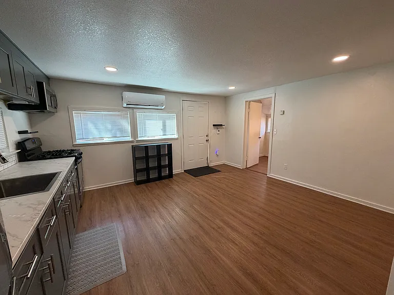 1230 Ivy St #2 — Photo 3
