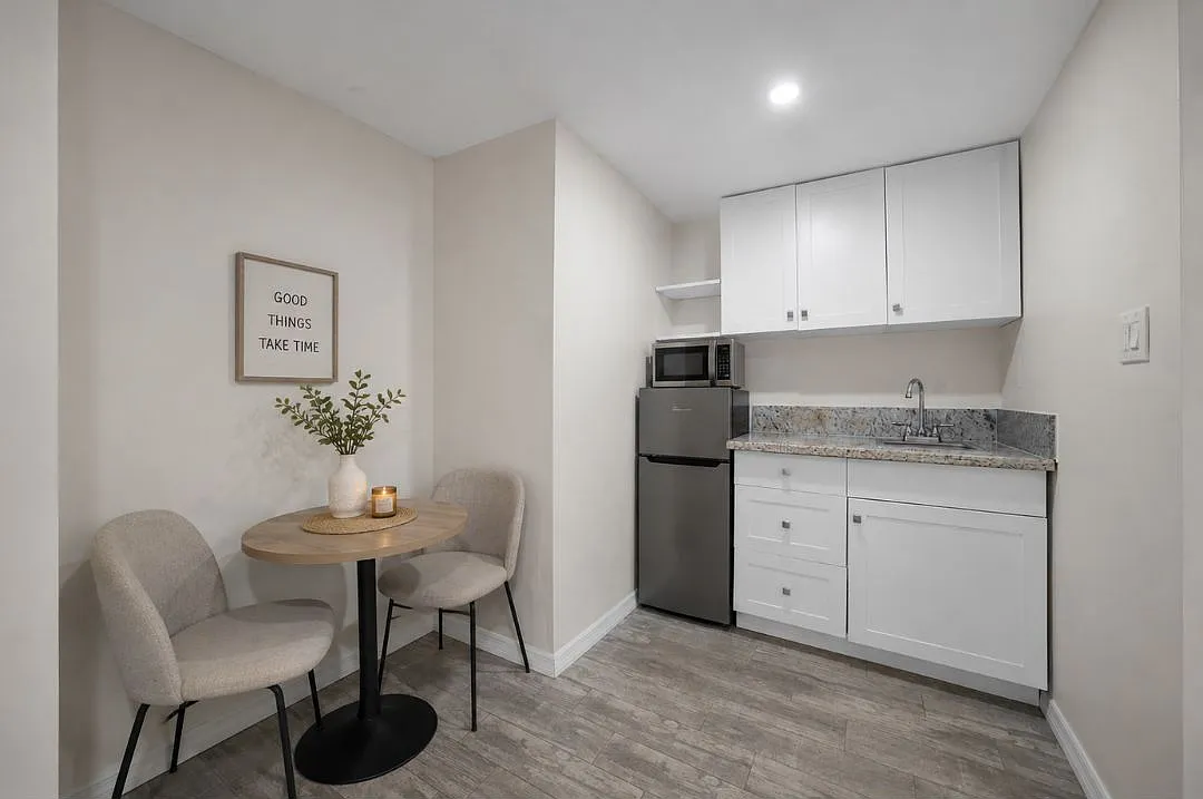 Studio, 290 sqft, $1,350 — Photo 2