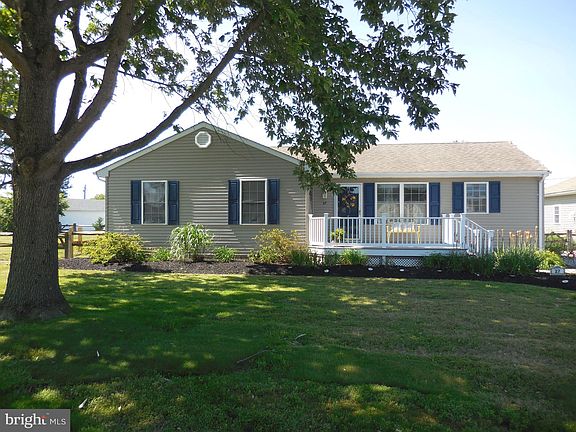 2nd image of 27 Dorothy Cir