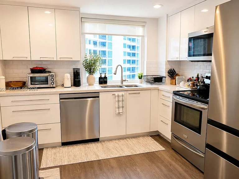 1627 Brickell Ave #1005 — Photo 9