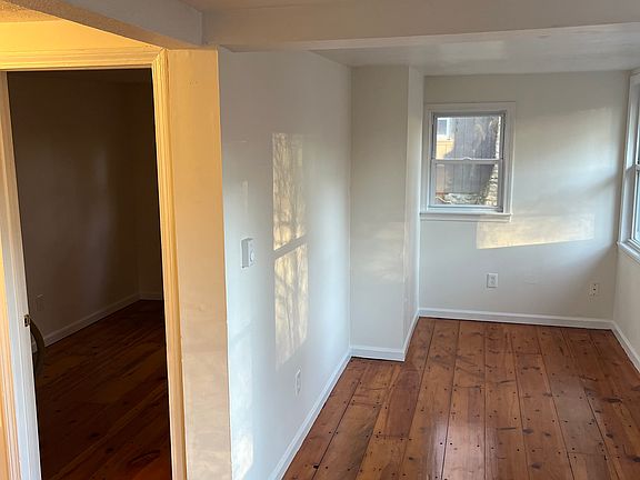 5th image of 24 Columbia Rd