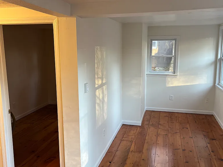 24 Columbia Rd — Photo 5