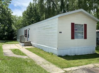 907 SE 42nd St, Topeka, KS 66609