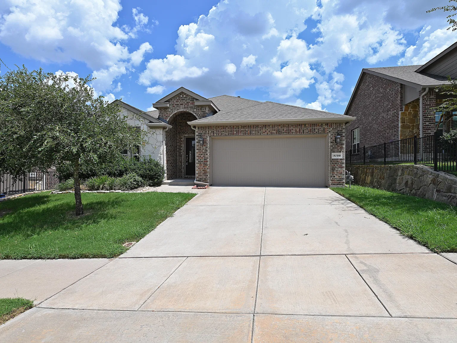 3 bed, 1897 sqft, $2,350 — Photo 1