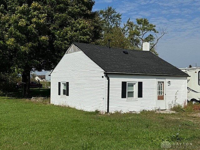 1st image of 2467 Railroad St