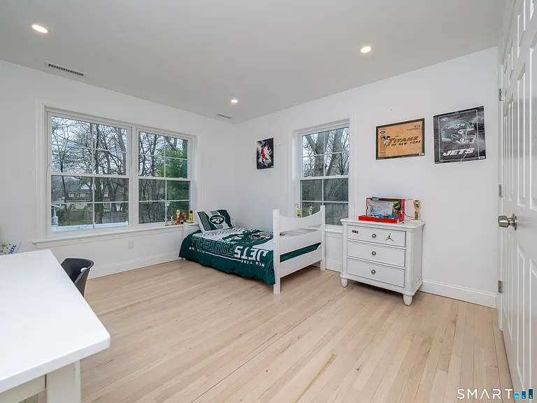 28 Oak St — Photo 33