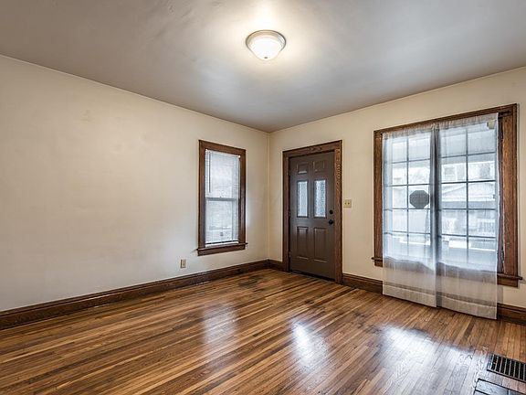 4th image of 141 E Blake Ave