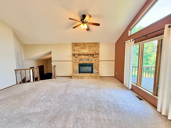 3rd image of 219 Lakeview Dr
