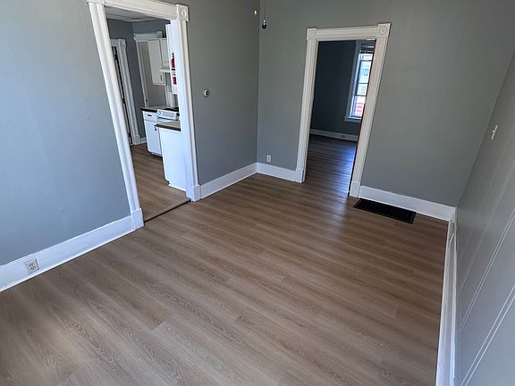 3rd image of 301 N Market St APT 3