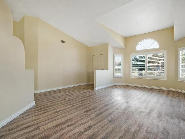 1645 W Victoria St — Photo 10