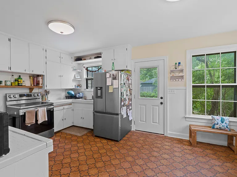3206 Kerbey Ln — Photo 8