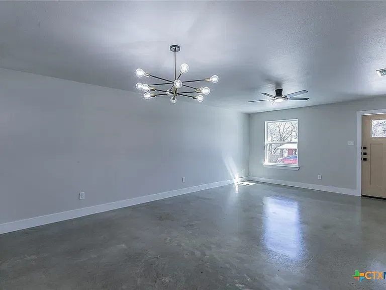 3 bed, 1364 sqft, $1,860 — Photo 3