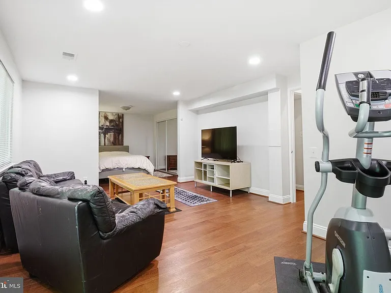 1509 Farsta Ct — Photo 26